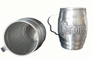 Chopera de aluminio cincelada a mano con figura de Corona