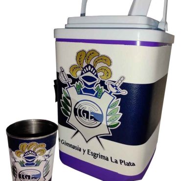 Set de terere con diseño de Club Estudiantes de la Plata