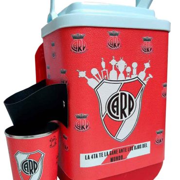 Set de terere con diseño de River Plate